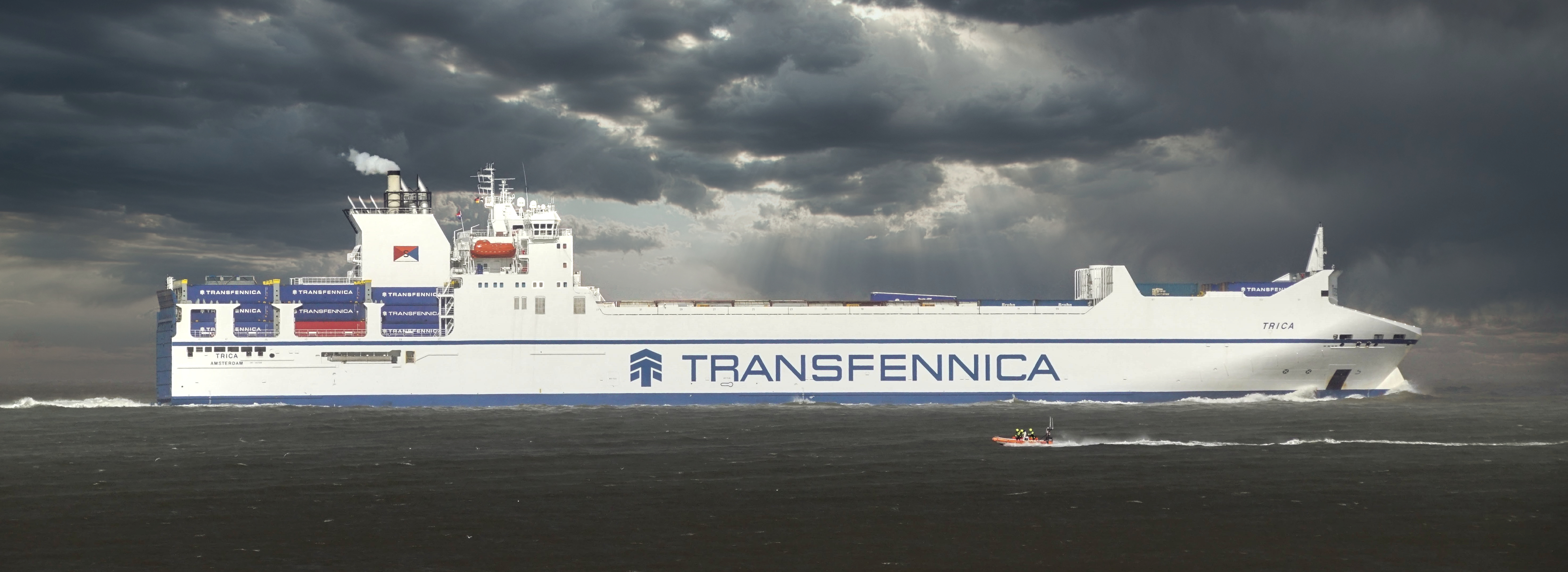 Schiff Elbmündung Cuxhaven / Döse :  Schlechtes Wetter